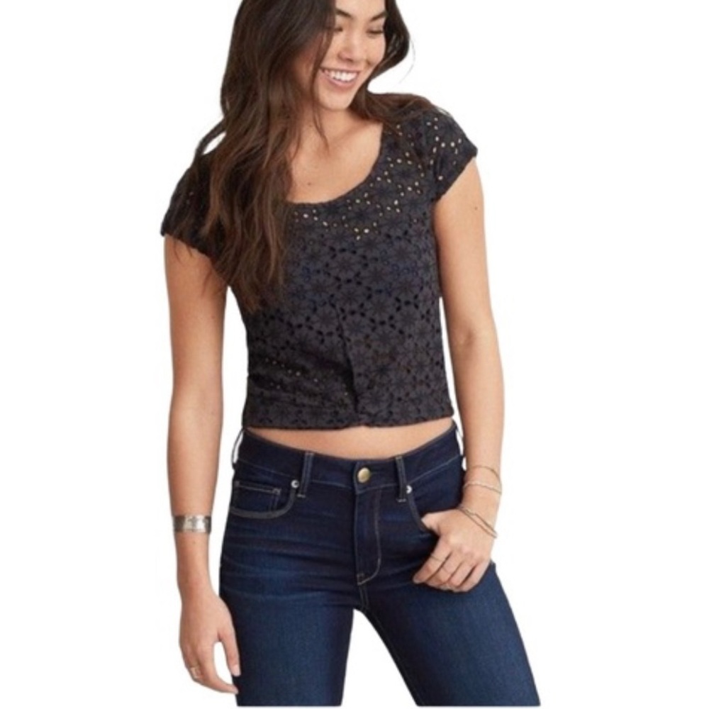 American Eagle Eyelet Twist Crop Shirt